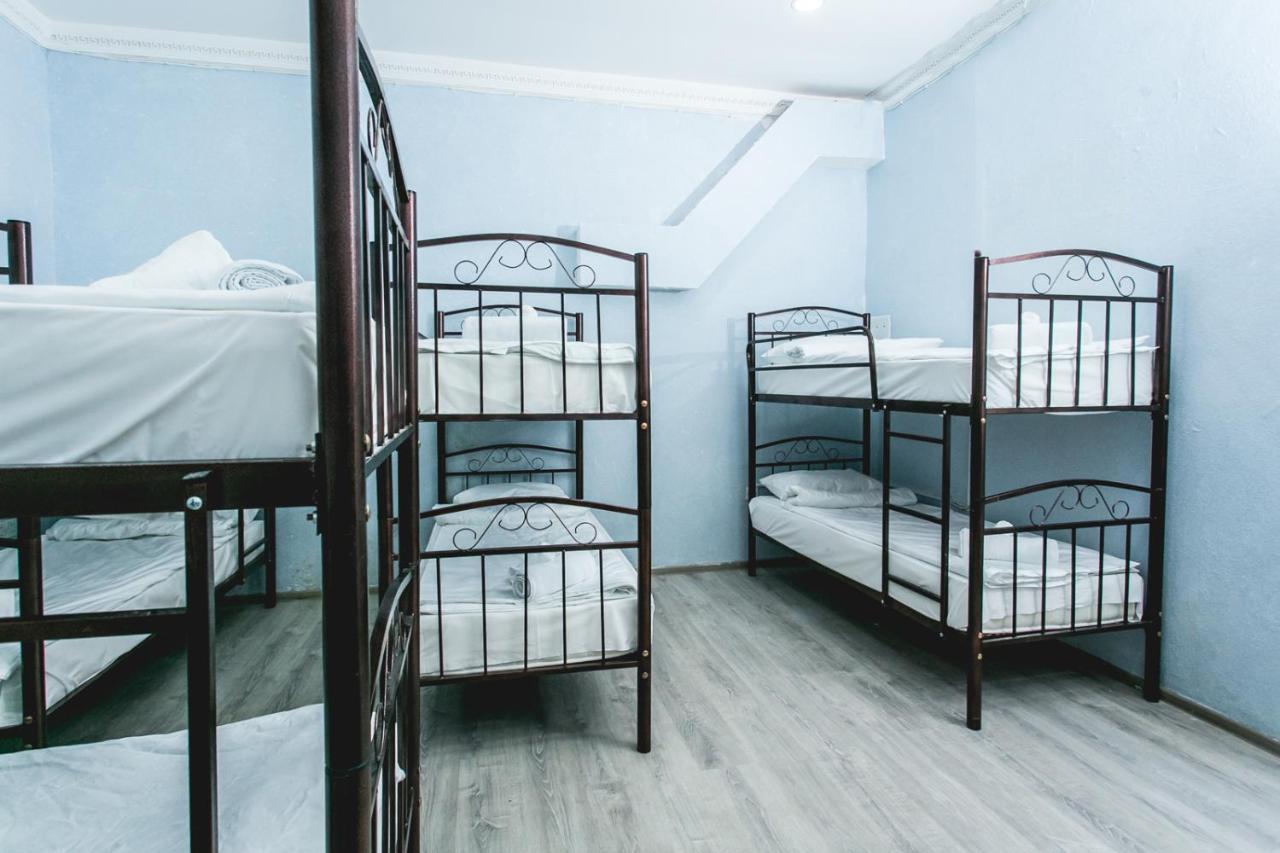 Sherlock Holmes Hostel Baku Exterior photo